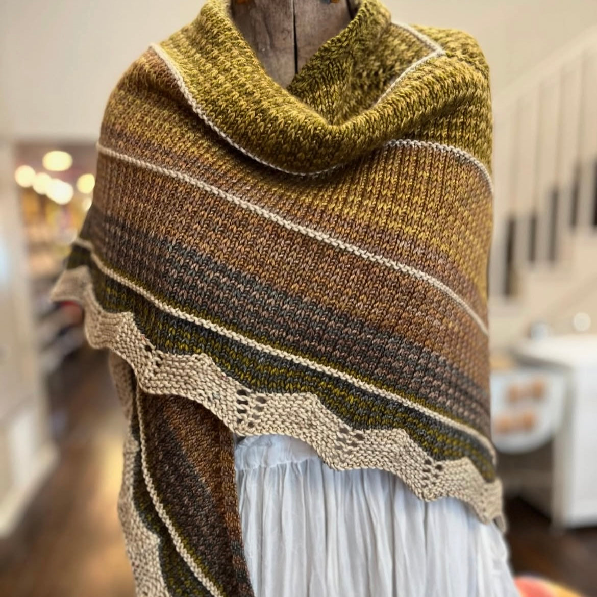 Salsation最新作サルセーション Shawl withOpening Tulipalooza Shawl Kit – Ewe2Yarn